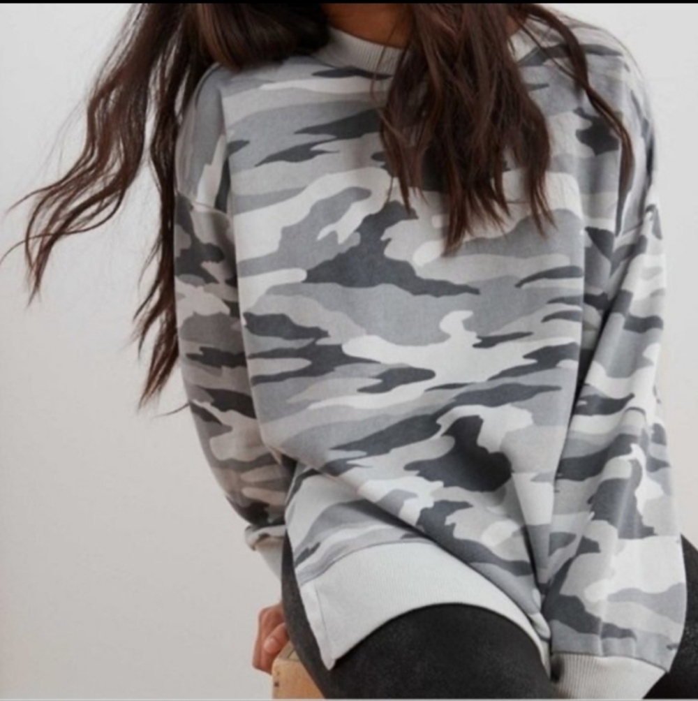 NWOT Aerie Grey Camo Oversized Crewneck